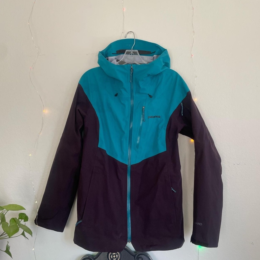 Patagonia Women's Ski Jacket - Turquoise and purple medium